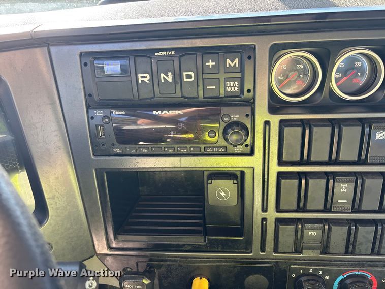 image for item EM6122 2025 Mack GR64F roll-off container truck