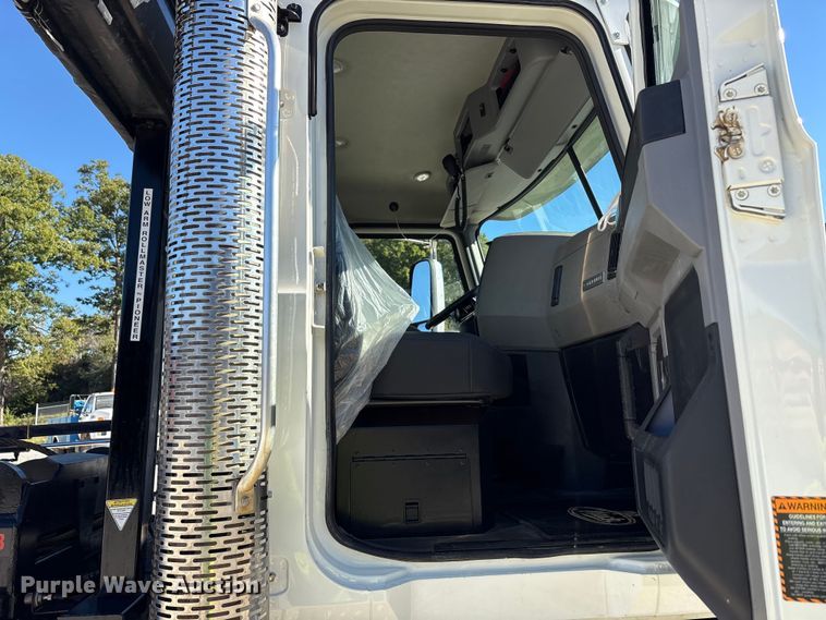 image for item EM6122 2025 Mack GR64F roll-off container truck