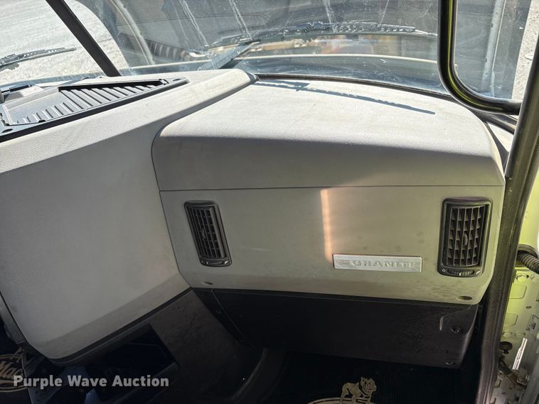 image for item EM6122 2025 Mack GR64F roll-off container truck