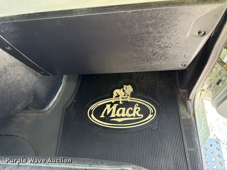 image for item EM6122 2025 Mack GR64F roll-off container truck