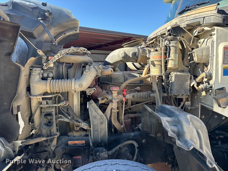 image for item EM6122 2025 Mack GR64F roll-off container truck