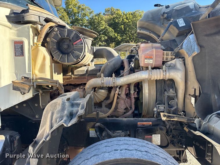 image for item EM6122 2025 Mack GR64F roll-off container truck