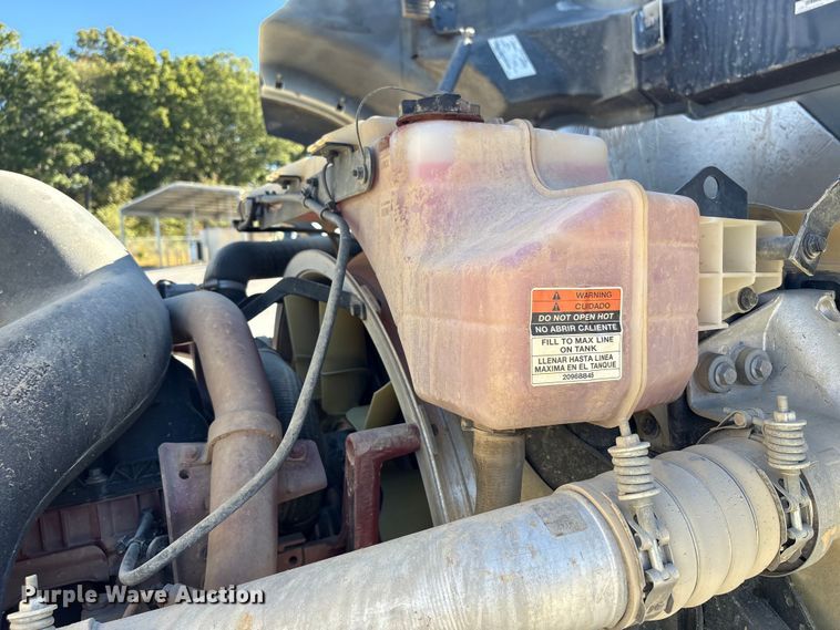 image for item EM6122 2025 Mack GR64F roll-off container truck