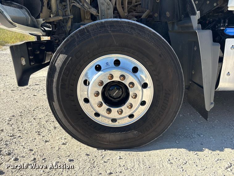 image for item EM6122 2025 Mack GR64F roll-off container truck