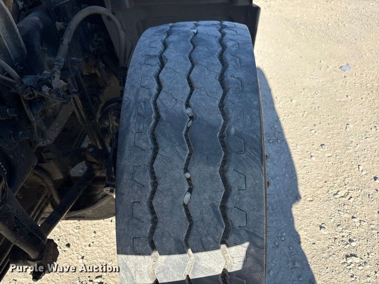 image for item EM6122 2025 Mack GR64F roll-off container truck