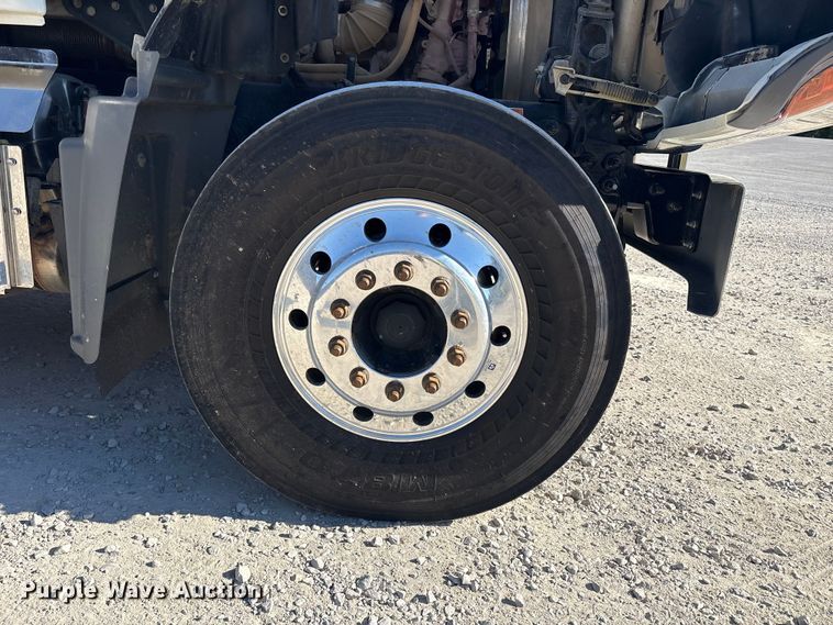 image for item EM6122 2025 Mack GR64F roll-off container truck