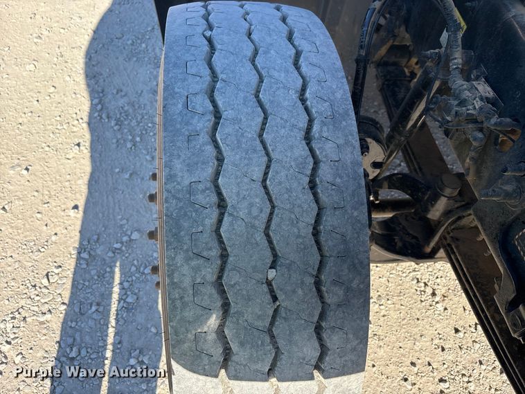 image for item EM6122 2025 Mack GR64F roll-off container truck