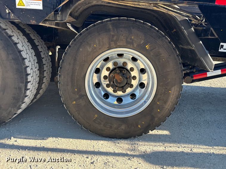 image for item EM6122 2025 Mack GR64F roll-off container truck