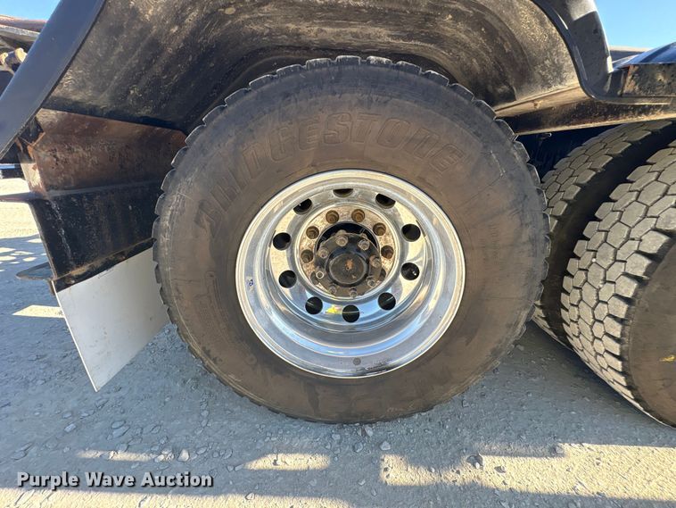 image for item EM6122 2025 Mack GR64F roll-off container truck