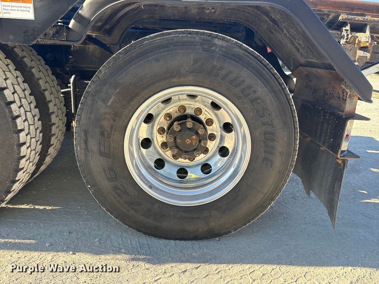 image for item EM6122 2025 Mack GR64F roll-off container truck