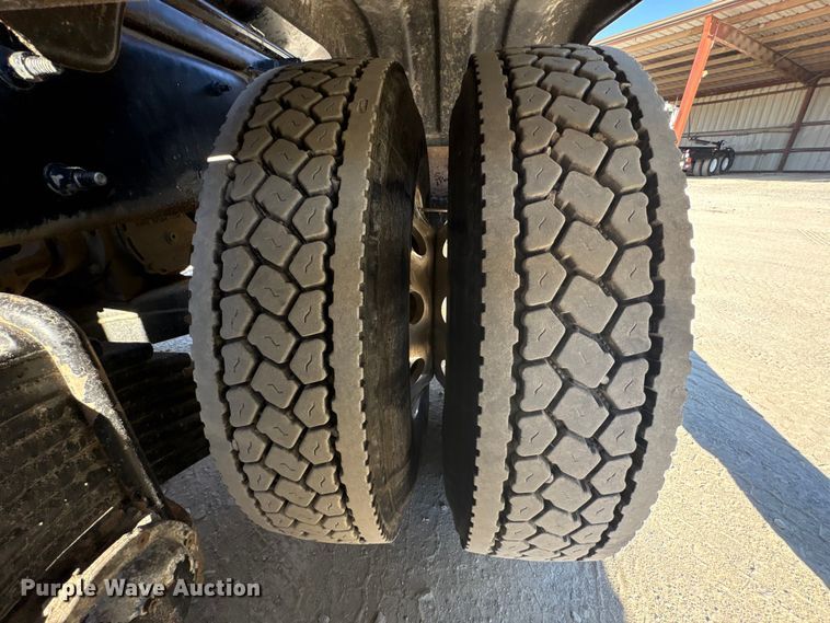 image for item EM6122 2025 Mack GR64F roll-off container truck