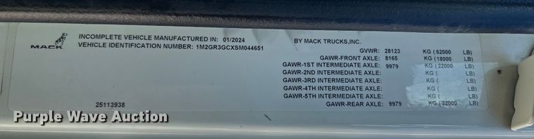 image for item EM6122 2025 Mack GR64F roll-off container truck