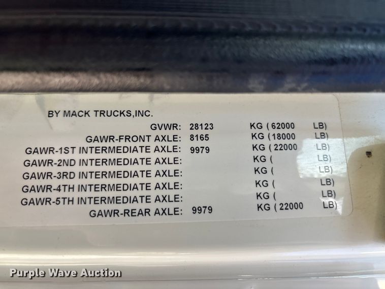 image for item EM6122 2025 Mack GR64F roll-off container truck