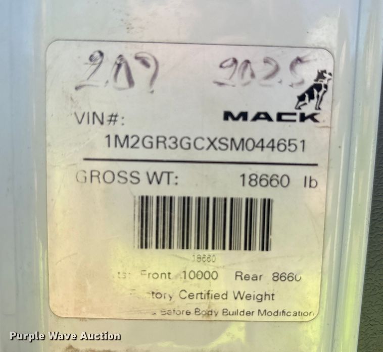 image for item EM6122 2025 Mack GR64F roll-off container truck