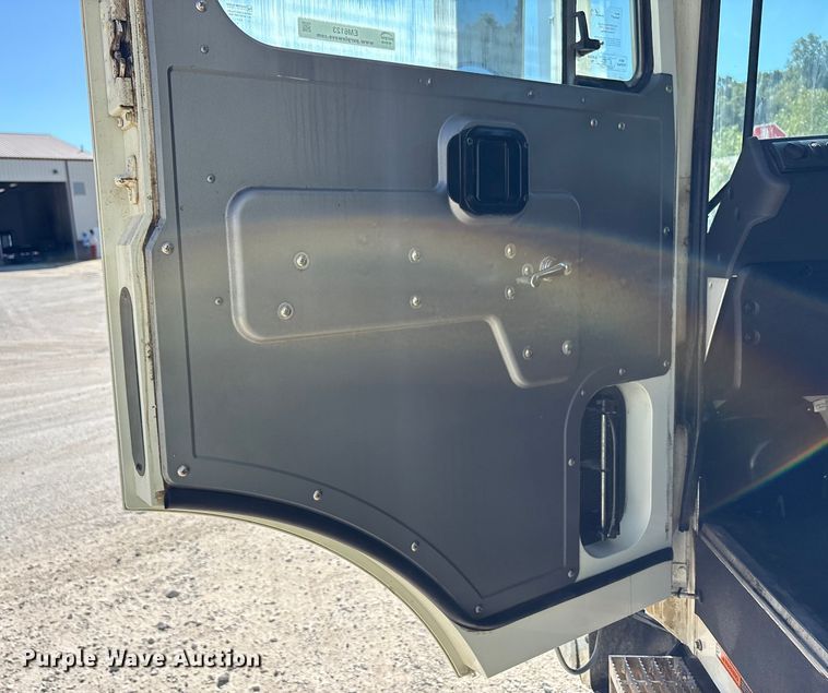 image for item EM6123 2025 Mack TerraPro refuse truck