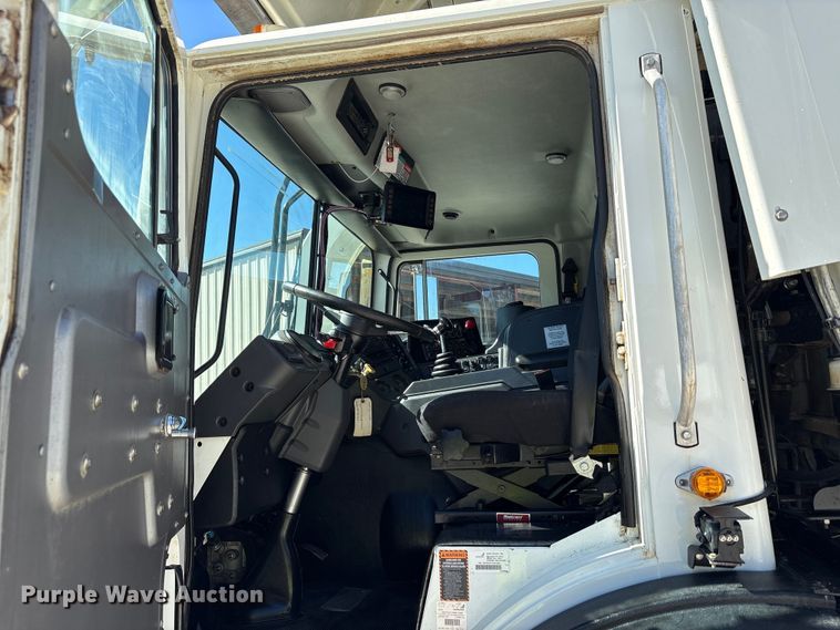 image for item EM6123 2025 Mack TerraPro refuse truck