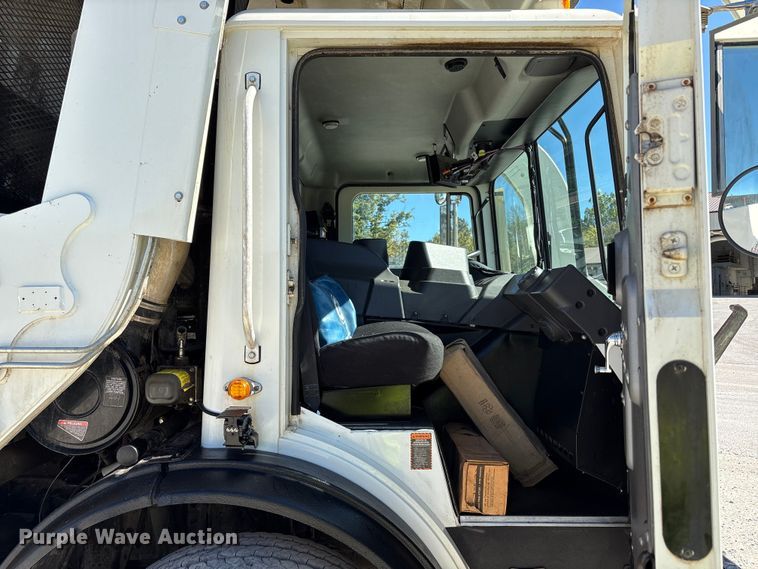 image for item EM6123 2025 Mack TerraPro refuse truck