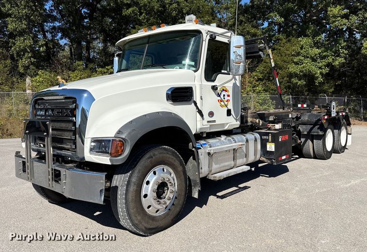 2025 Mack Granite Roll-Off Container Truck VIN: 1M2GR3GC5SM047361 Lot: 999320312
