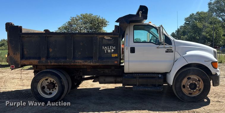 image for item EM8176 2004 Ford F650 Super Duty XL dump truck