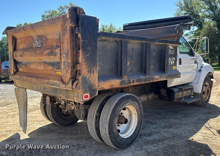 image for item EM8176 2004 Ford F650 Super Duty XL dump truck