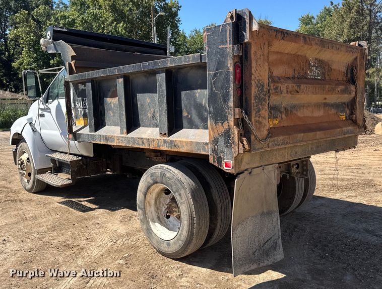 image for item EM8176 2004 Ford F650 Super Duty XL dump truck