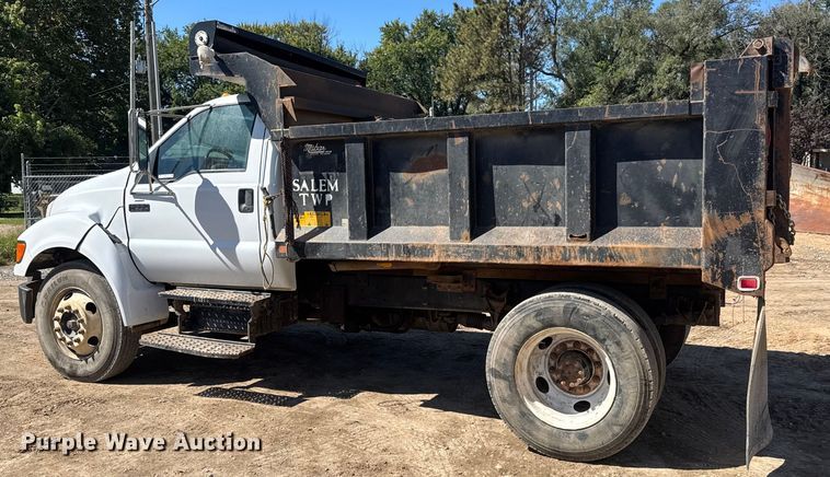 image for item EM8176 2004 Ford F650 Super Duty XL dump truck