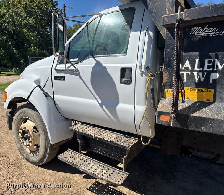 image for item EM8176 2004 Ford F650 Super Duty XL dump truck
