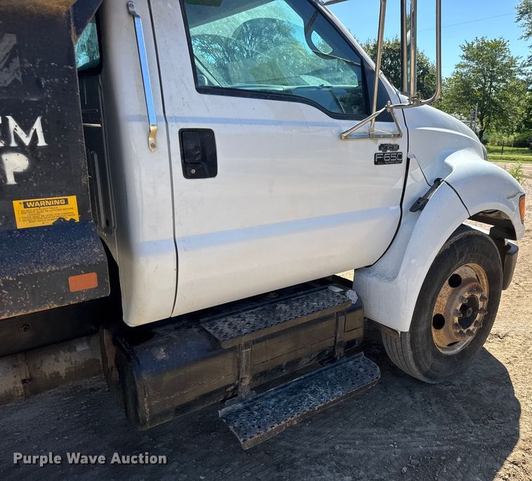 image for item EM8176 2004 Ford F650 Super Duty XL dump truck