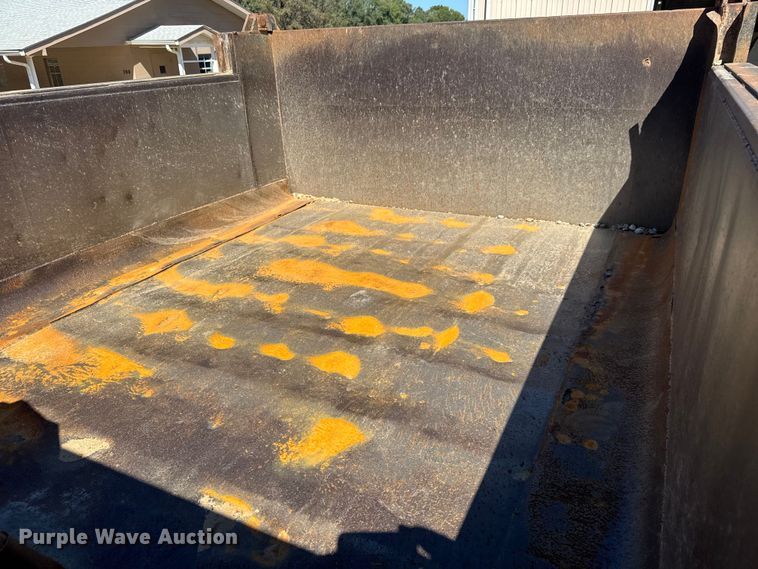 image for item EM8176 2004 Ford F650 Super Duty XL dump truck