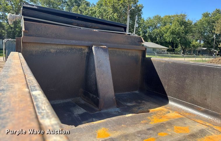 image for item EM8176 2004 Ford F650 Super Duty XL dump truck