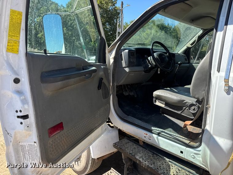 image for item EM8176 2004 Ford F650 Super Duty XL dump truck