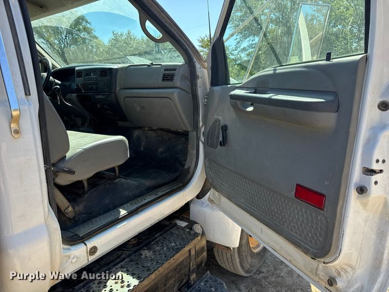 image for item EM8176 2004 Ford F650 Super Duty XL dump truck