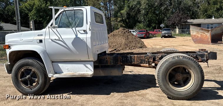 image for item EM8177 1986 Chevrolet C70 truck cab and chassis