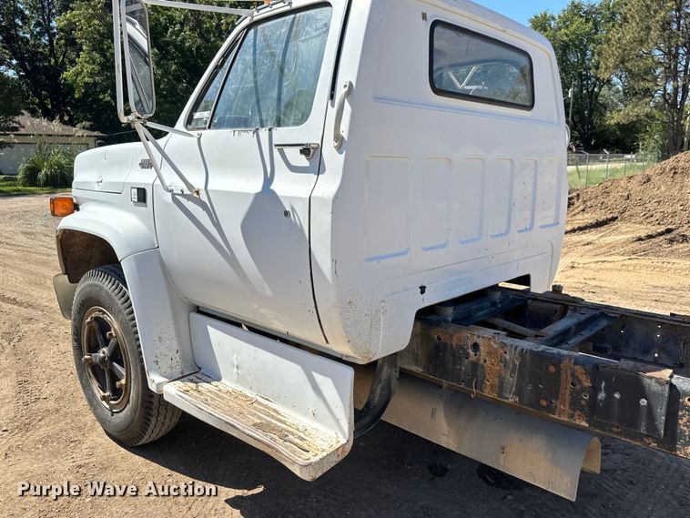 image for item EM8177 1986 Chevrolet C70 truck cab and chassis