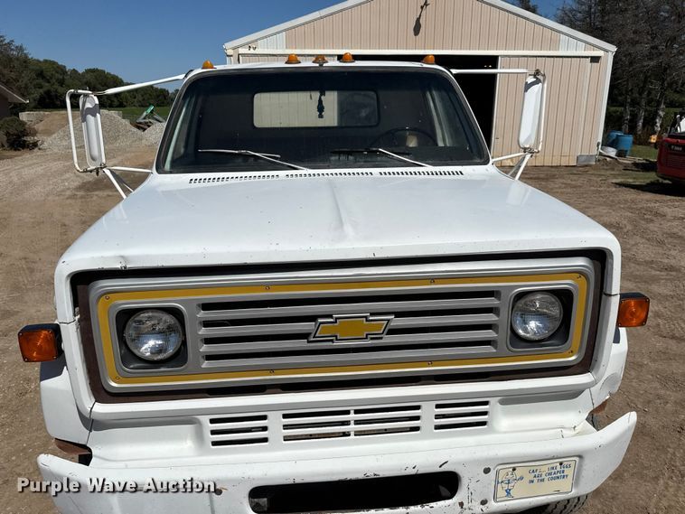 image for item EM8177 1986 Chevrolet C70 truck cab and chassis