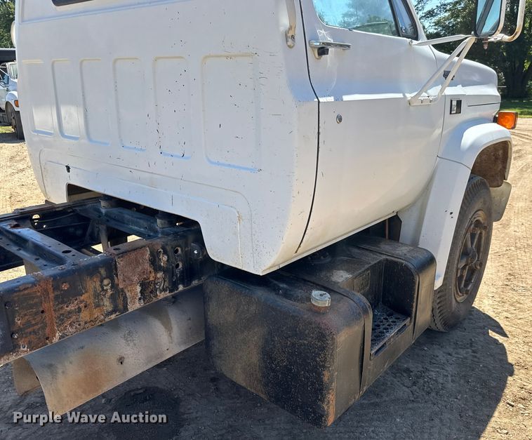 image for item EM8177 1986 Chevrolet C70 truck cab and chassis