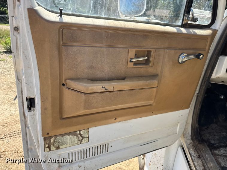 image for item EM8177 1986 Chevrolet C70 truck cab and chassis