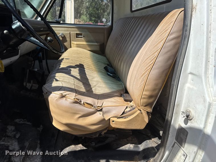 image for item EM8177 1986 Chevrolet C70 truck cab and chassis