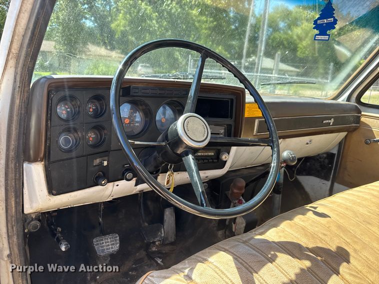 image for item EM8177 1986 Chevrolet C70 truck cab and chassis