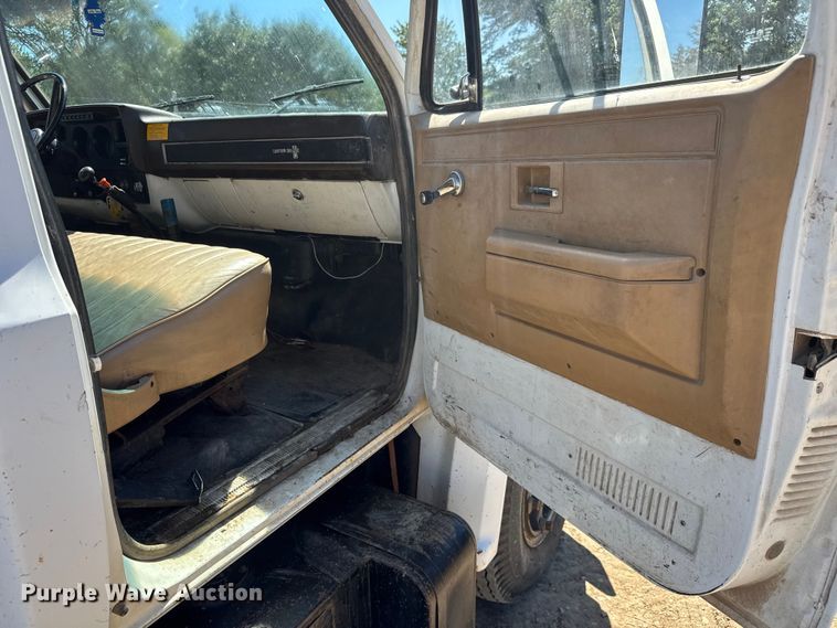 image for item EM8177 1986 Chevrolet C70 truck cab and chassis