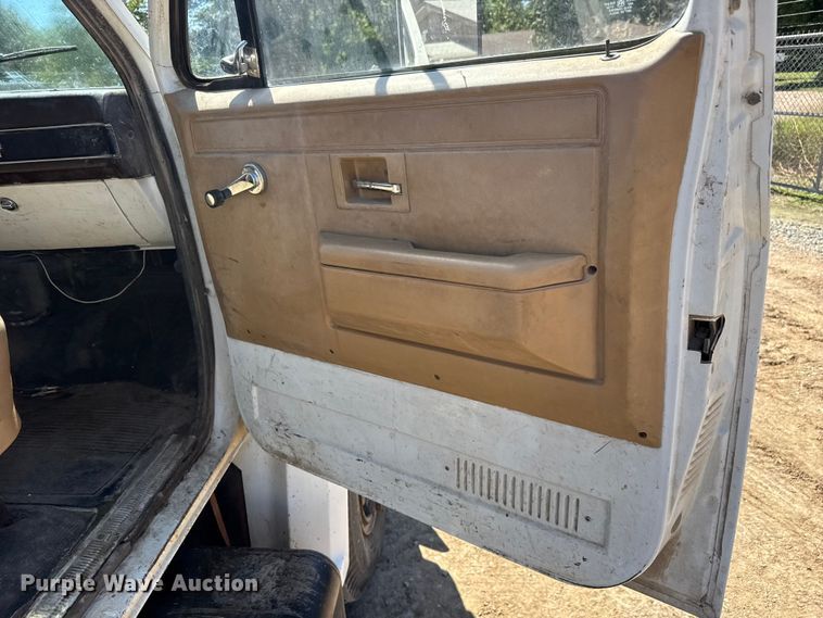image for item EM8177 1986 Chevrolet C70 truck cab and chassis