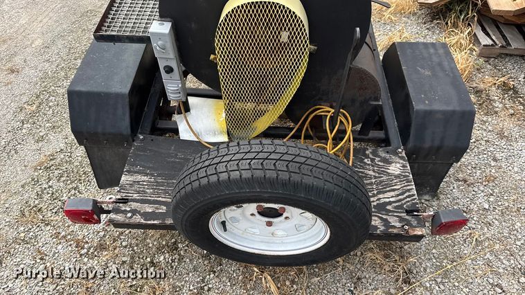 image for item EN0532 Smoker trailer