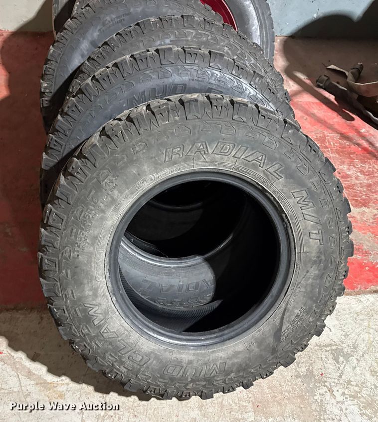 image for item EN0536 Tires and tracks