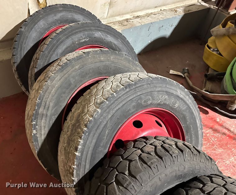 image for item EN0536 Tires and tracks