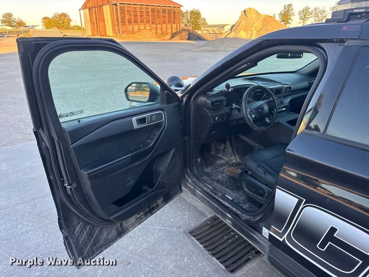 image for item EN0572 2020 Ford Explorer Police Interceptor SUV