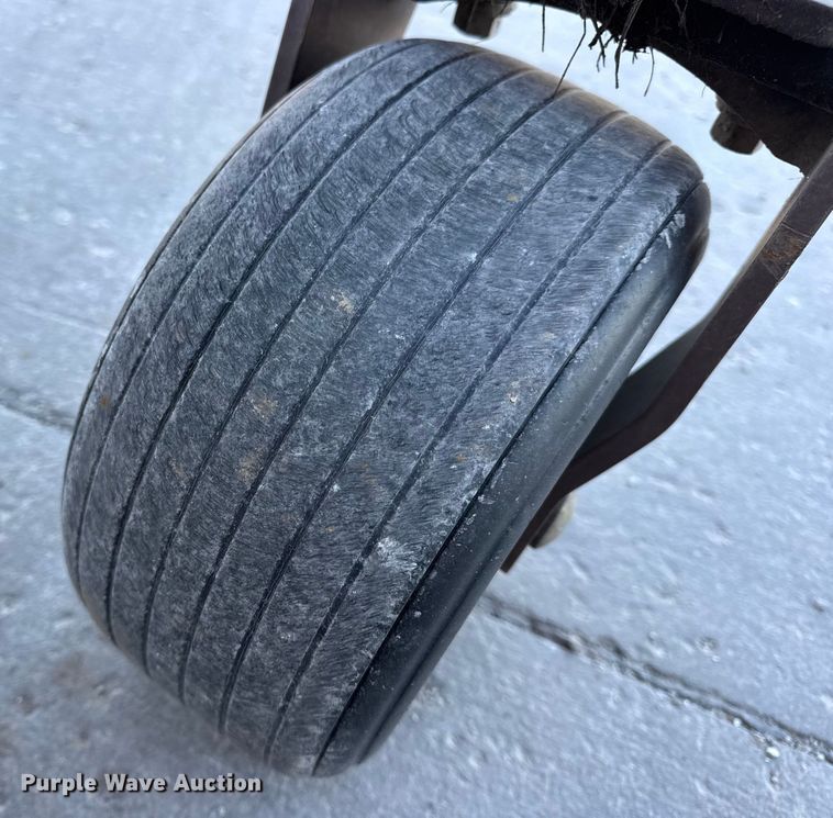 image for item EN0574 Grasshopper 335 ZTR lawn mower