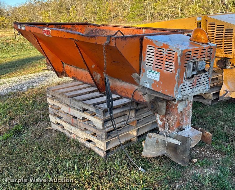 image for item EN5723 Henderson Chief FSP8 spreader