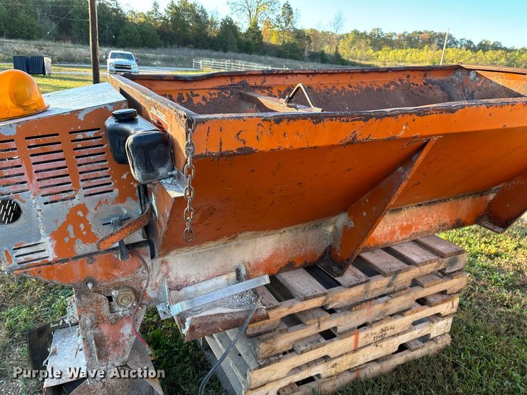 image for item EN5723 Henderson Chief FSP8 spreader