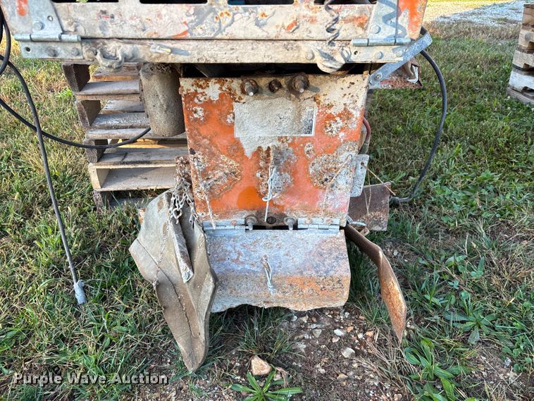 image for item EN5723 Henderson Chief FSP8 spreader