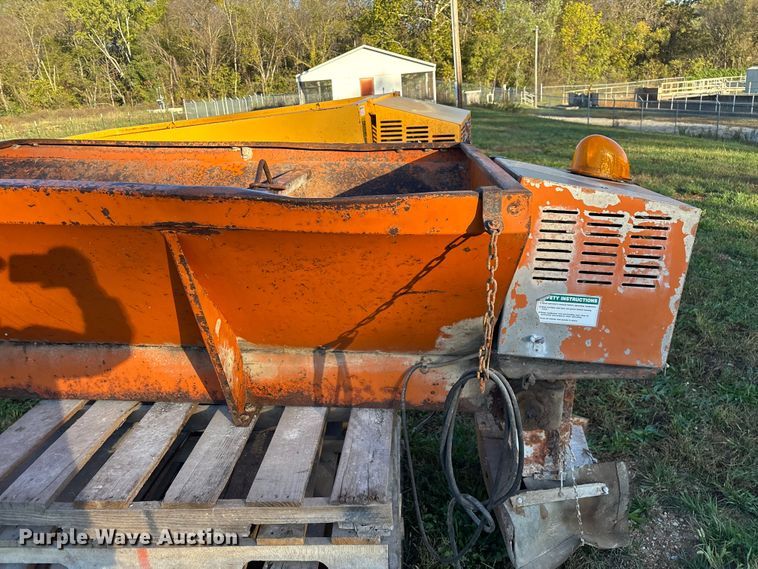 image for item EN5723 Henderson Chief FSP8 spreader